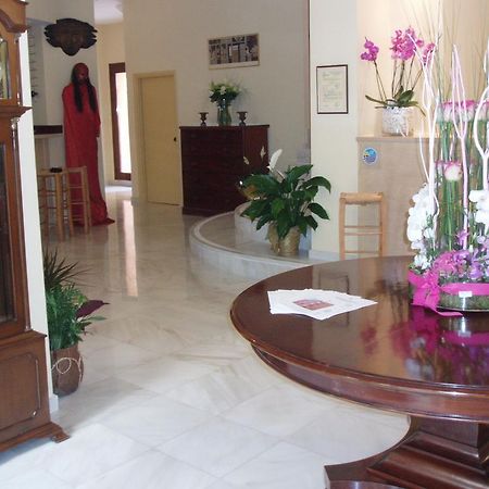Efplias Hotel Apartments 피레아스 외부 사진