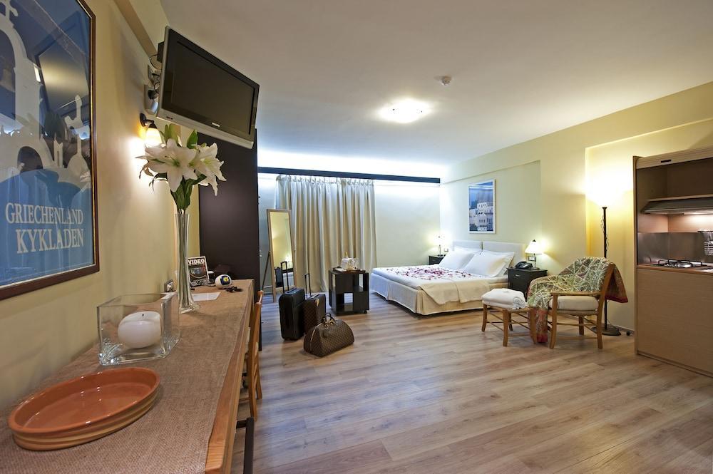 Efplias Hotel Apartments 피레아스 외부 사진