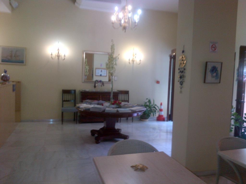 Efplias Hotel Apartments 피레아스 외부 사진
