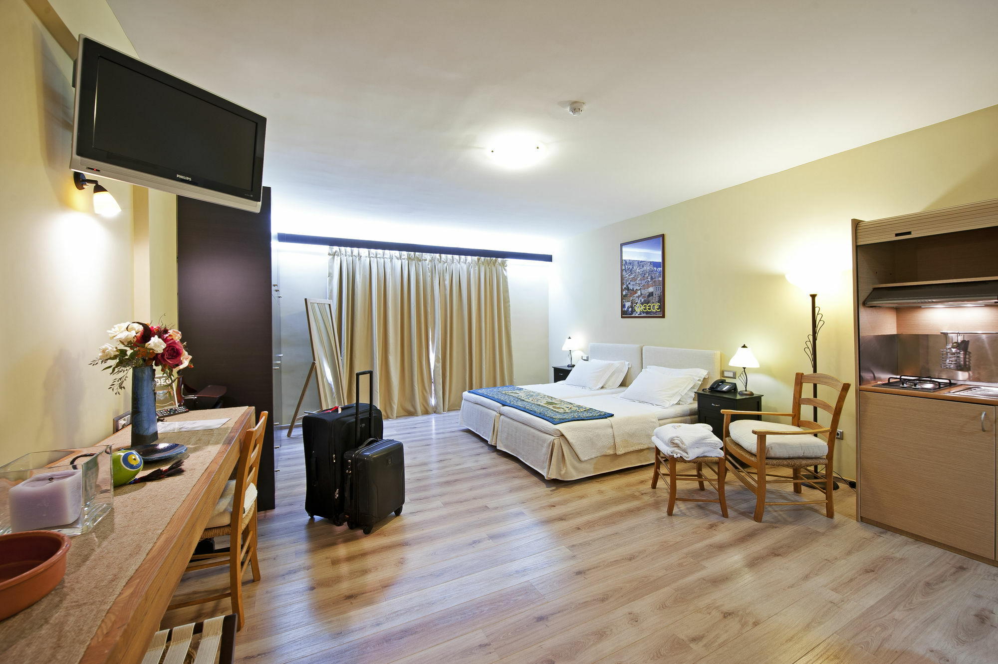 Efplias Hotel Apartments 피레아스 외부 사진