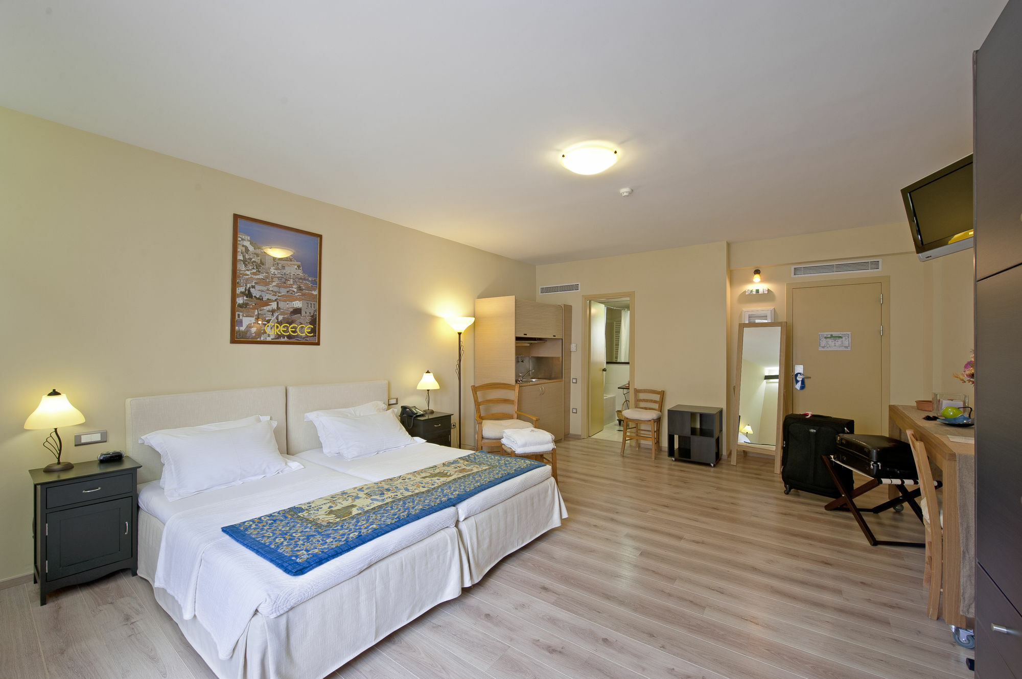 Efplias Hotel Apartments 피레아스 외부 사진