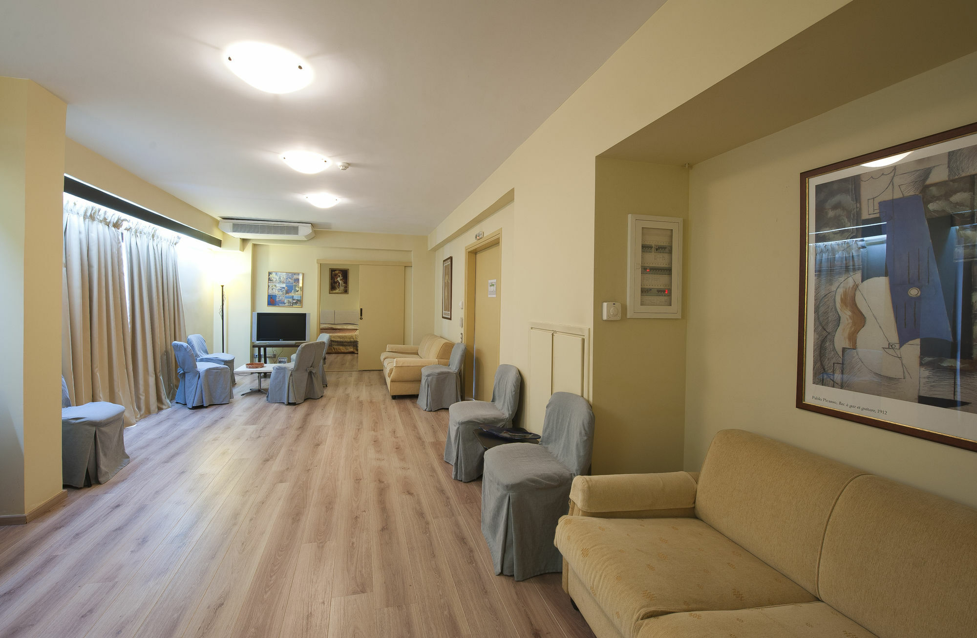 Efplias Hotel Apartments 피레아스 외부 사진
