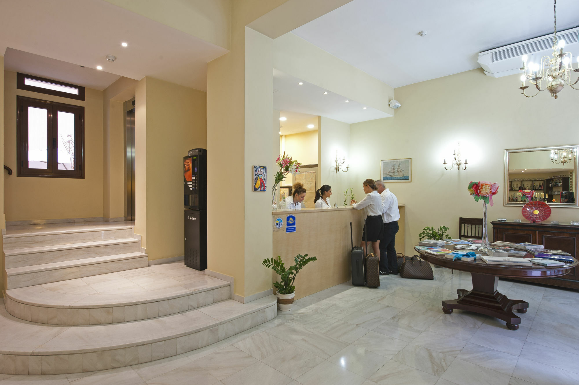 Efplias Hotel Apartments 피레아스 외부 사진