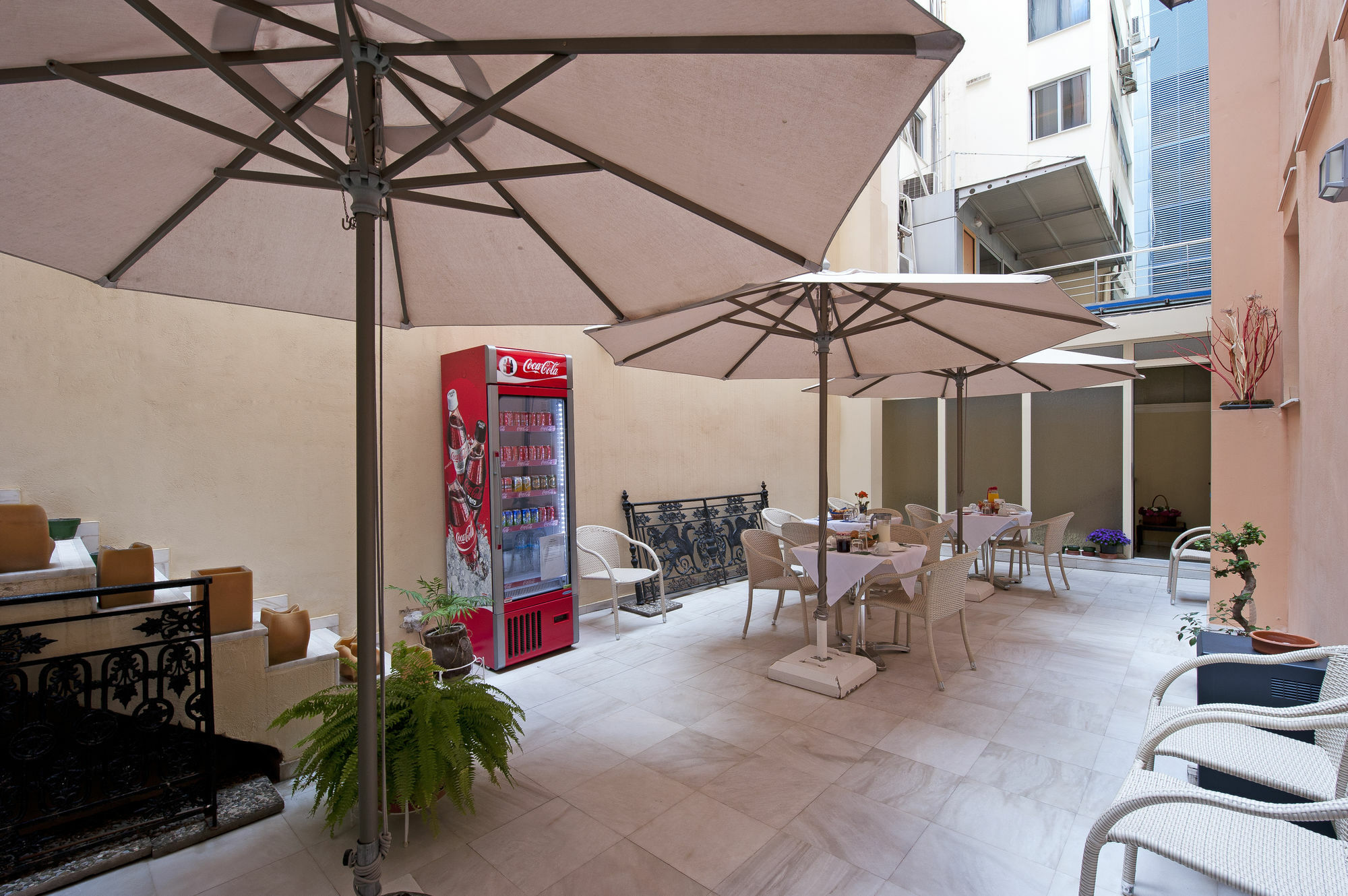 Efplias Hotel Apartments 피레아스 외부 사진