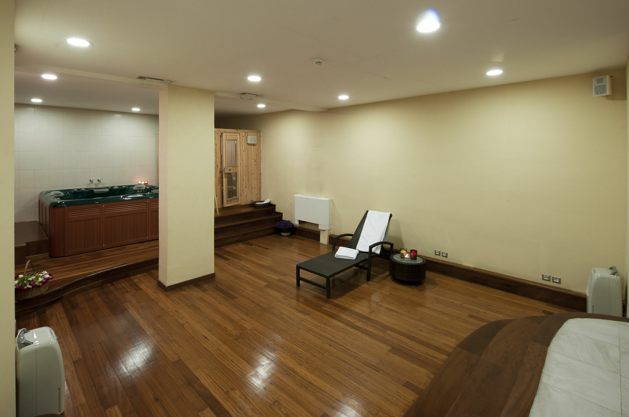 Efplias Hotel Apartments 피레아스 외부 사진