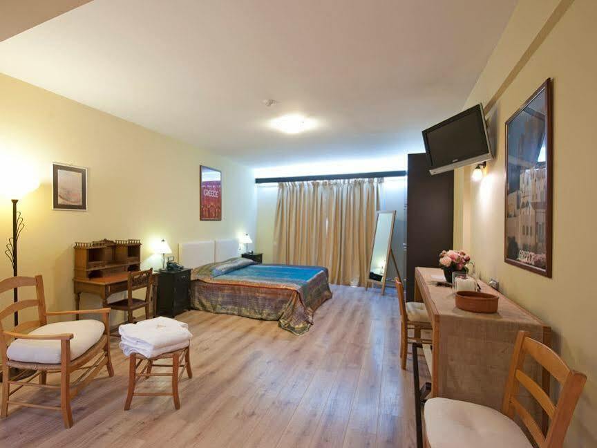 Efplias Hotel Apartments 피레아스 외부 사진